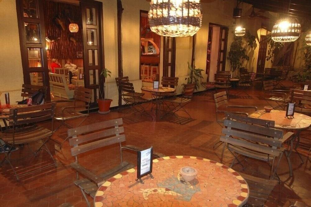 Hotel De La Poste 圣路易斯 外观 照片